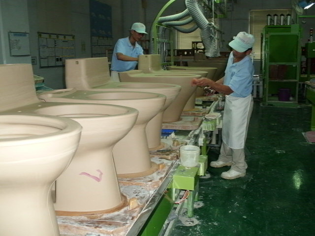 Xuất khẩu lao động đài loan tại nhà máy thiết bị vệ sinh TOTO 10