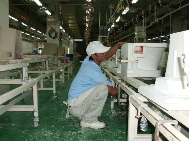 Xuất khẩu lao động đài loan tại nhà máy thiết bị vệ sinh TOTO 2