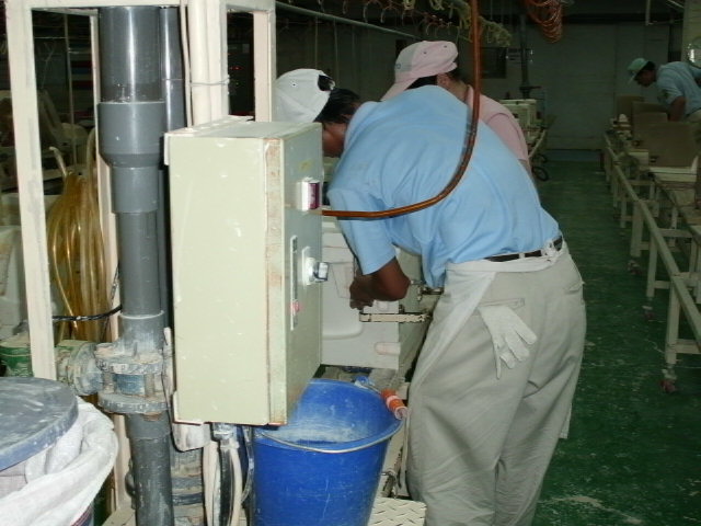 Xuất khẩu lao động đài loan tại nhà máy thiết bị vệ sinh TOTO 8